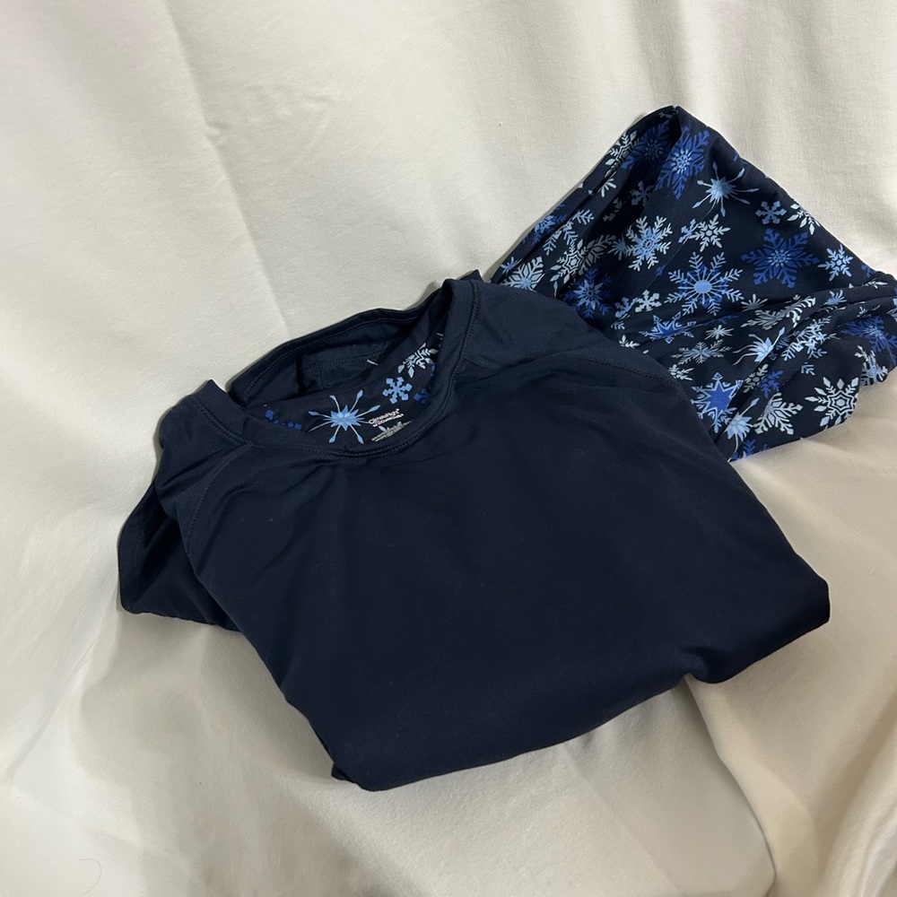 Cuddl Duds womansLong Sleeve Tee in Navy with Snowflake Pattern